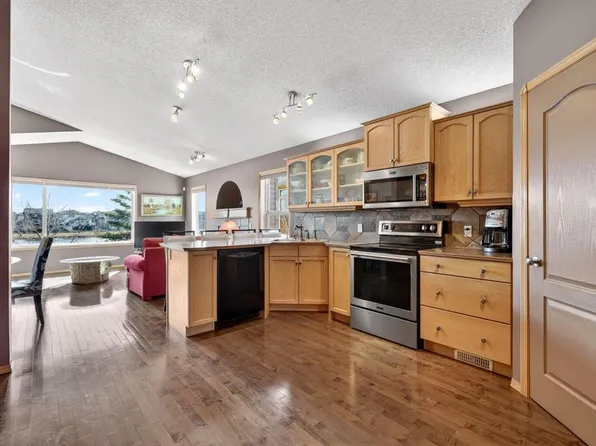 136 W Creek Gln, Chestermere, AB T1X 1P8