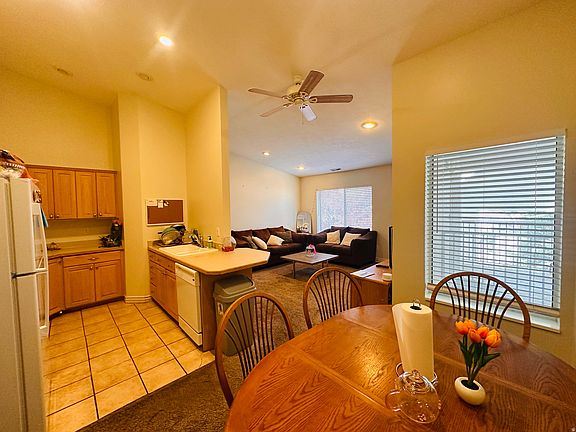 4th image of 1559 N Riverside Ave #9