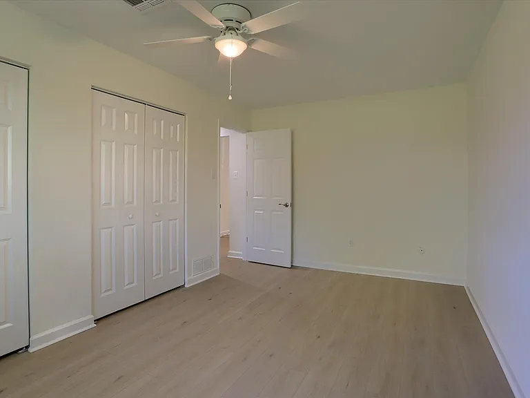 Twin Lakes Apartments — Photo 34