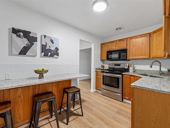 4th image of 1541 Babcock Dr