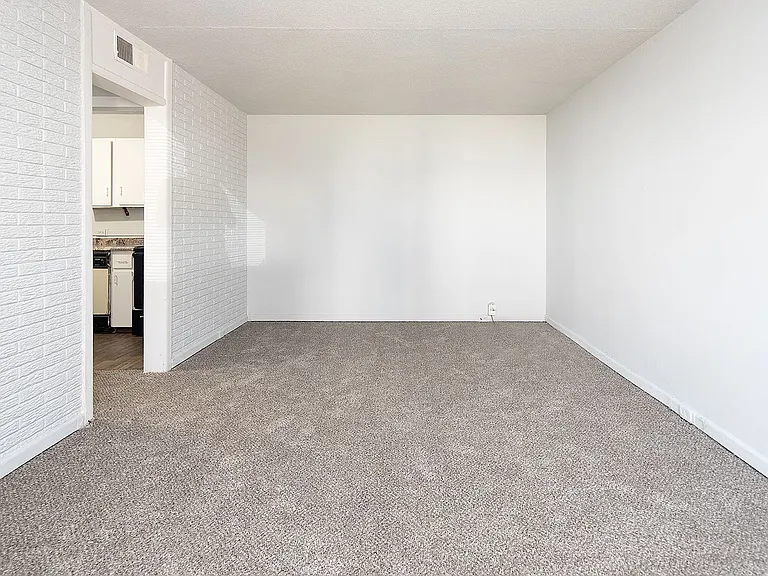 Lynnwood Garden Apartments — Photo 65