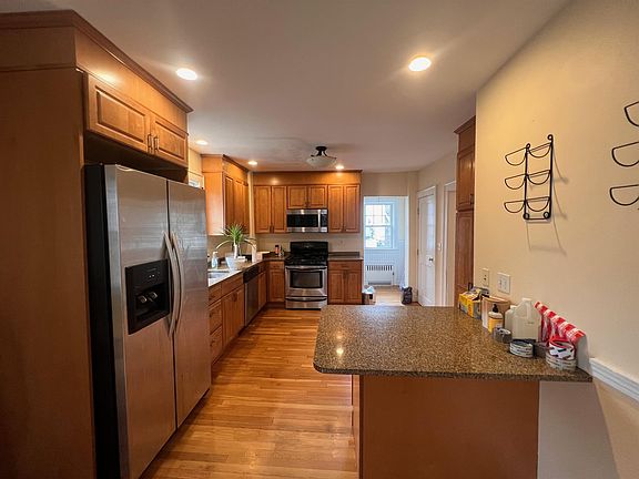 4th image of 137 Sunset Rd #1