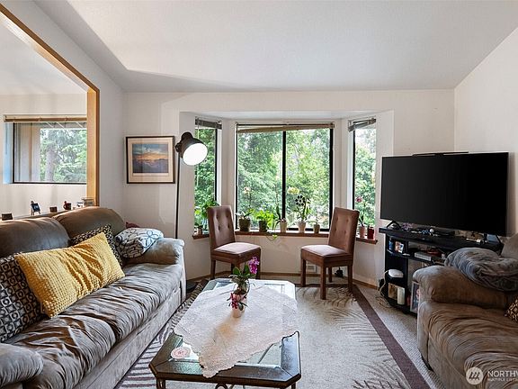 4th image of 6222 54th Avenue Ct W