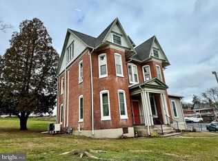 35 W Wyomissing Ave, Mohnton, PA 19540