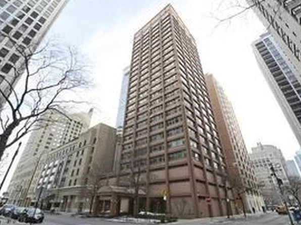 247 E Chestnut St APT 1204, Chicago, IL 60611