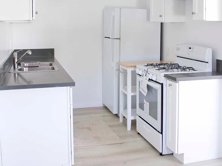 115 S Meridith Ave #7 — Photo 6