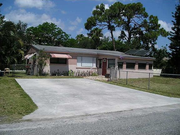 2nd image of 2217 W Carol Cir