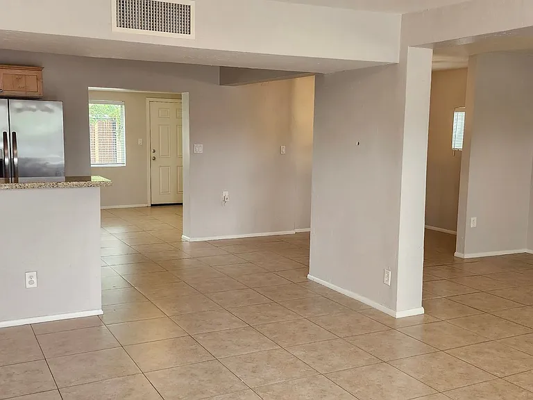 2514 E Campbell Ave — Photo 11