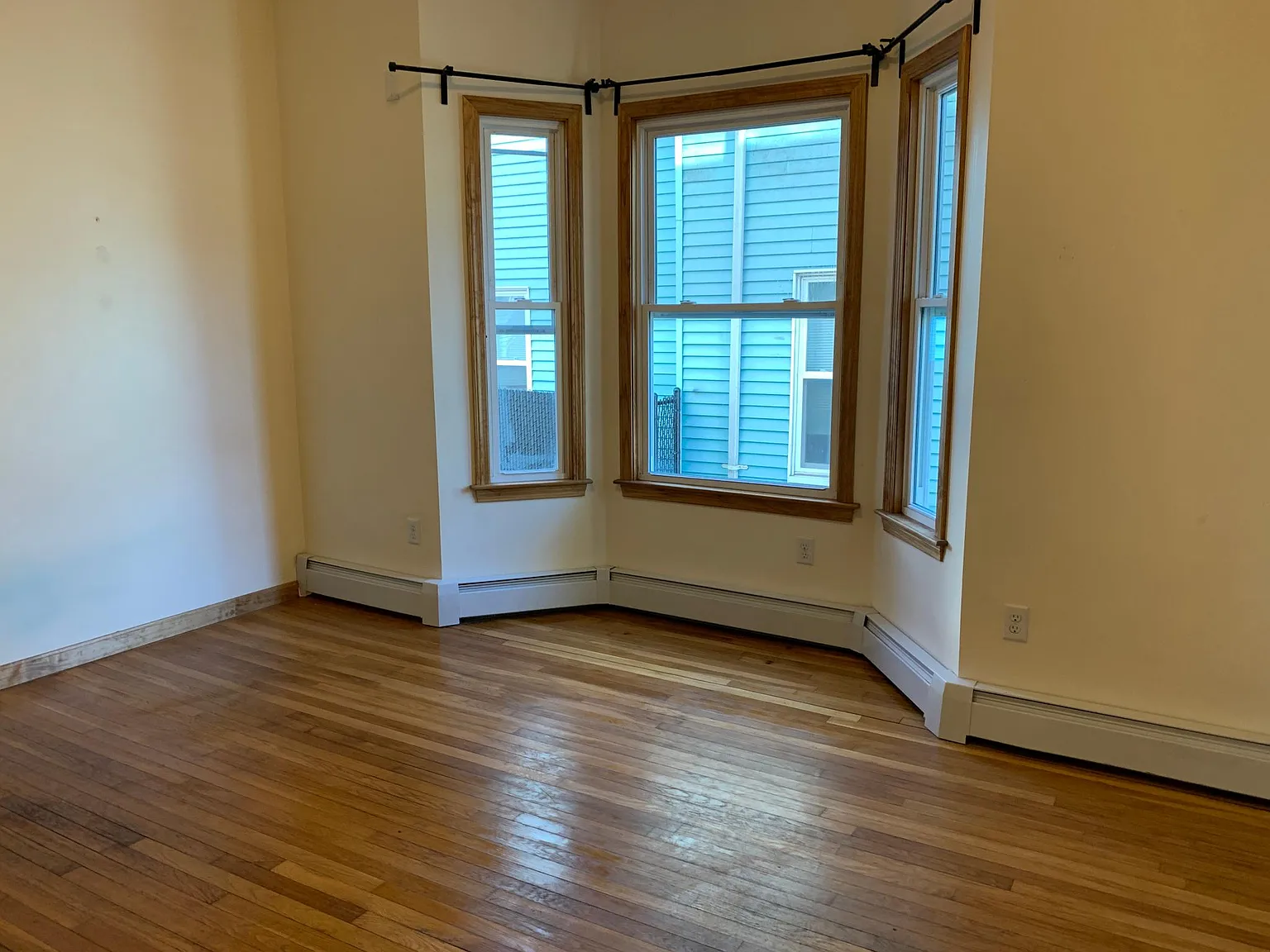 3 bed, 9999 sqft, $2,800 — Photo 4