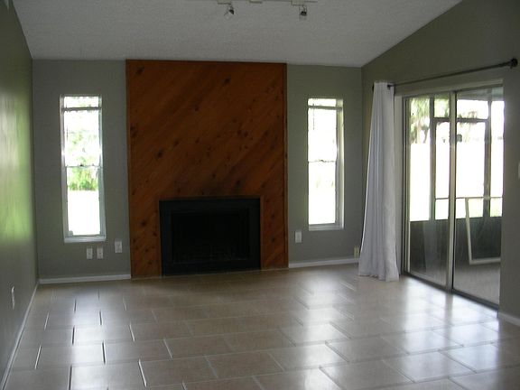 4th image of 282 Live Oak Blvd