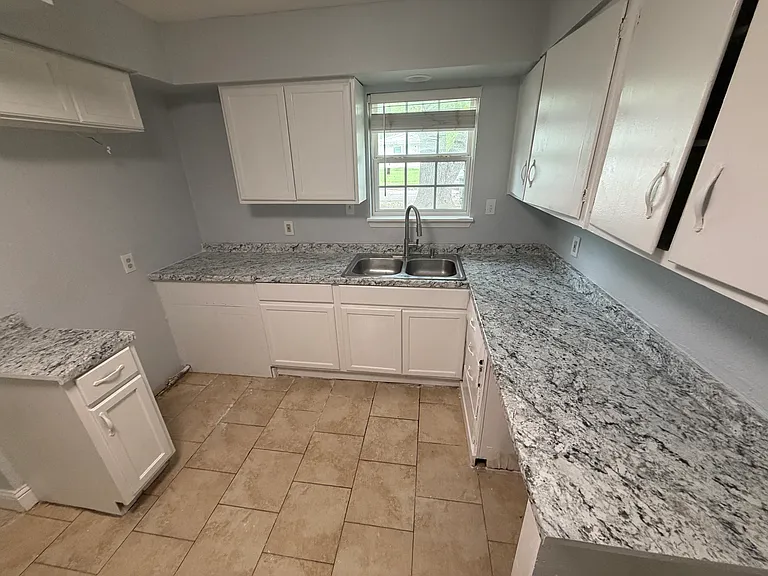 3002 Shenstone Dr — Photo 4