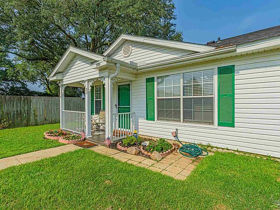 3rd image of 300 Loveland Cir