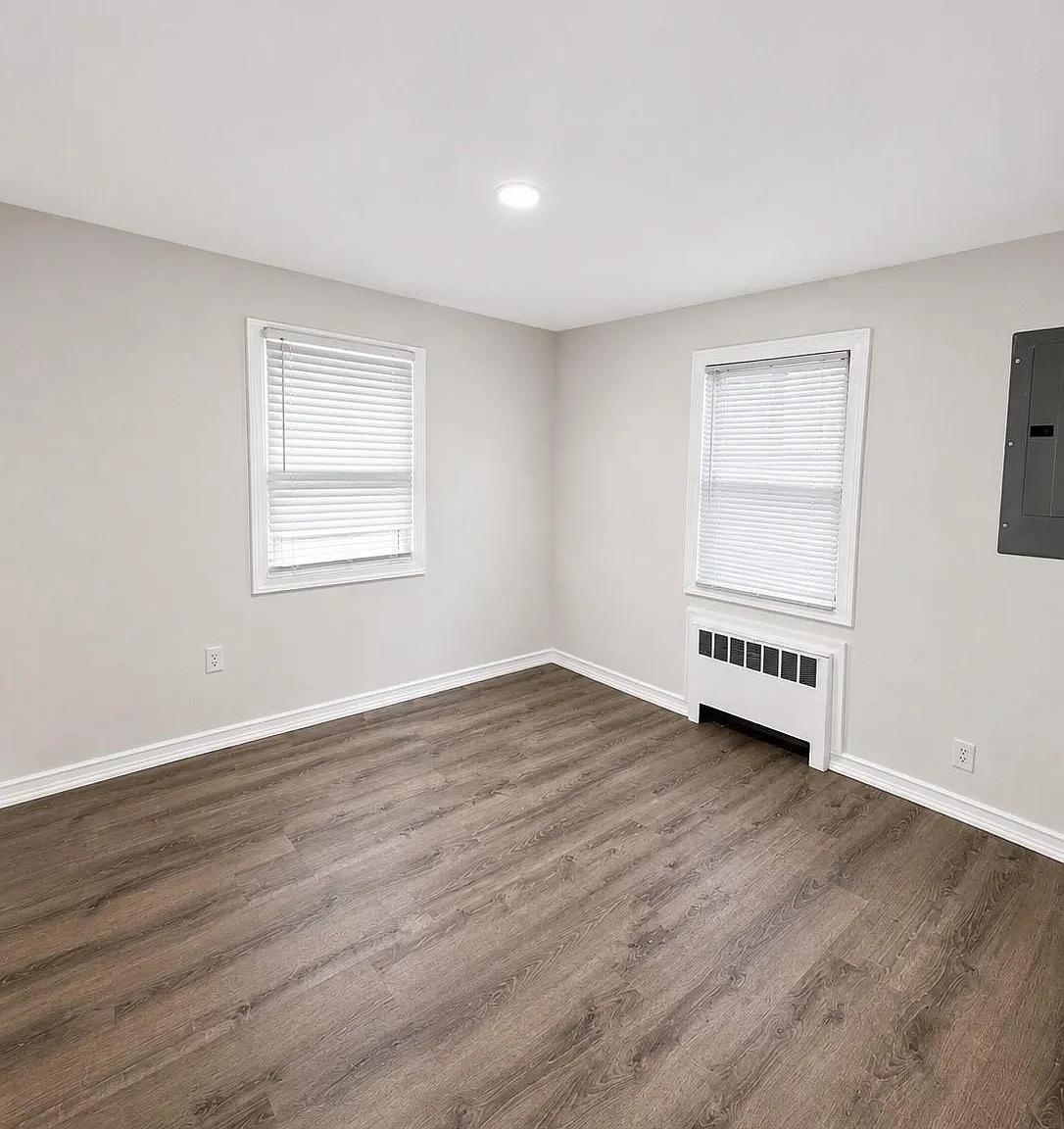 2 bed, 1.0 bath, 624 sqft, $4,000 — Photo 2