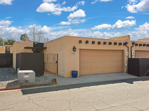 24 Calle Playa Del Sol NE, Albuquerque, NM 87109