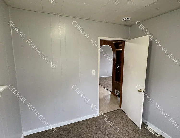 743 Neubert Ave — Photo 11