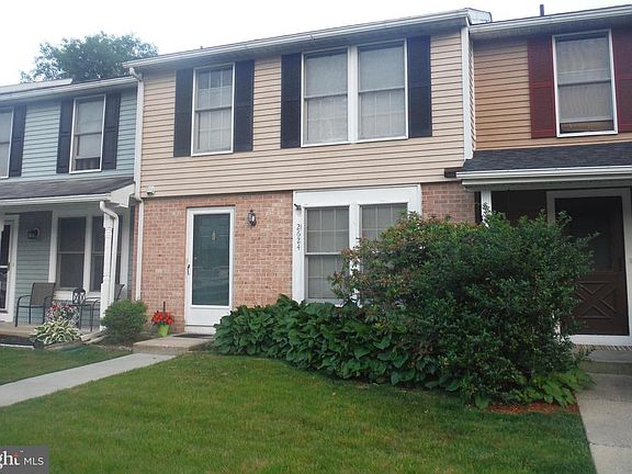 2nd image of 2624 Barclay St