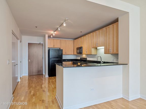 5th image of 1322 S Prairie Ave Unit 1103