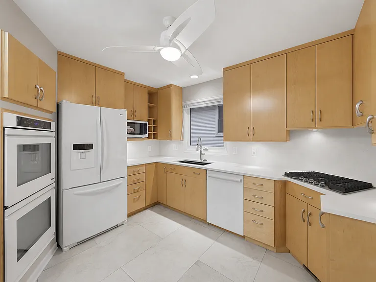 4536 N Larkin St — Photo 7