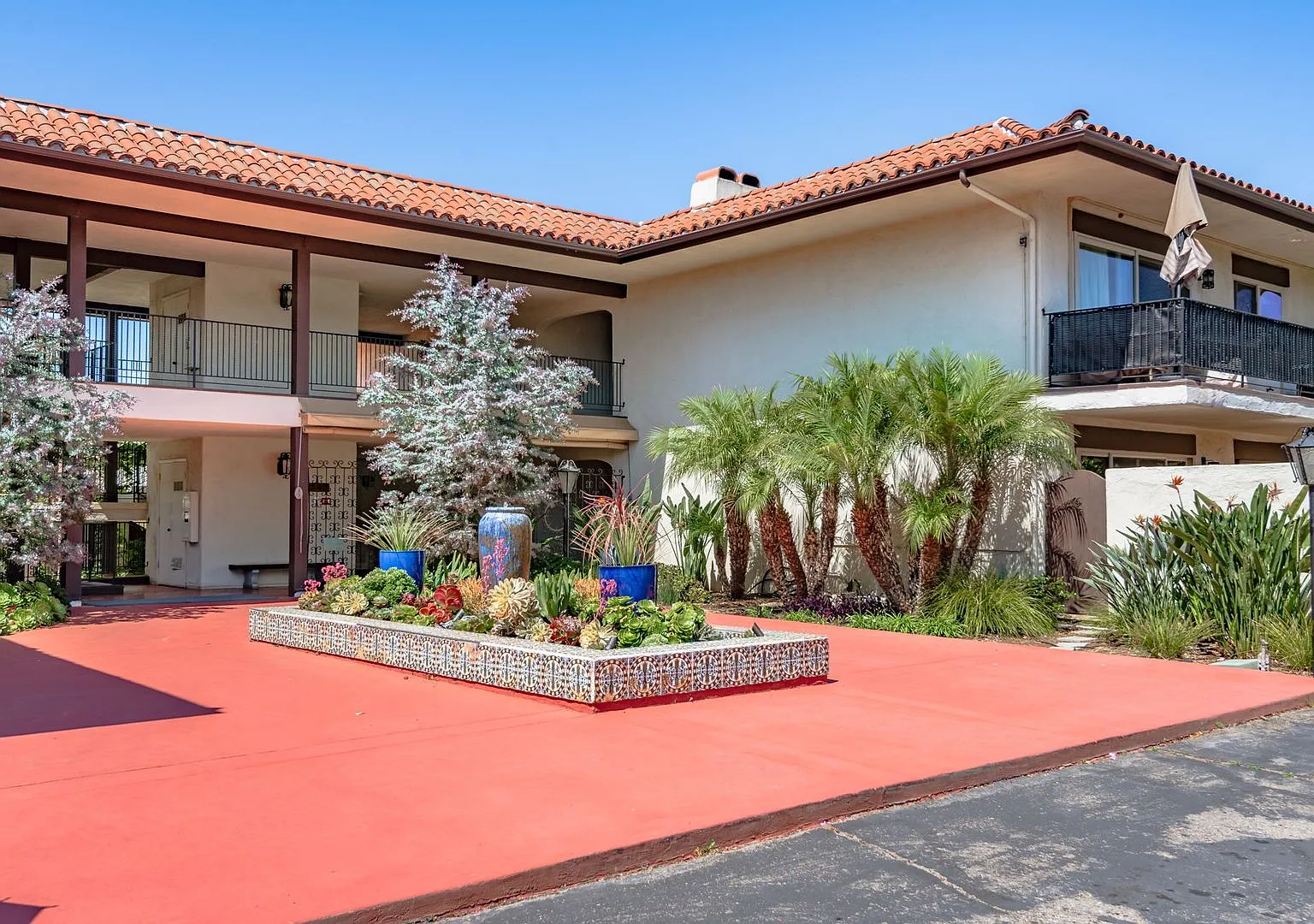 Downtown Living. Mountain Views. Your Own Private Retreat....Available Now! — Photo 3