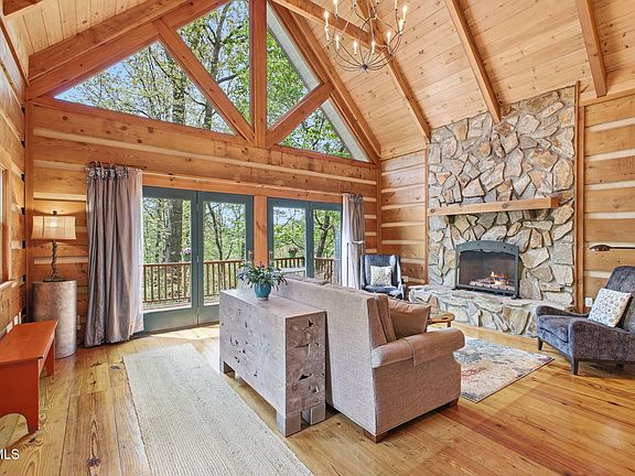 3rd image of 351 Ivy Wood Ln