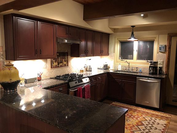Gourmet kitchen