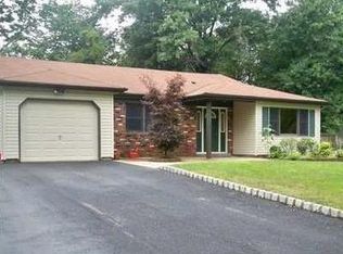 12 Vincent Ave, Kendall Park, NJ 08824