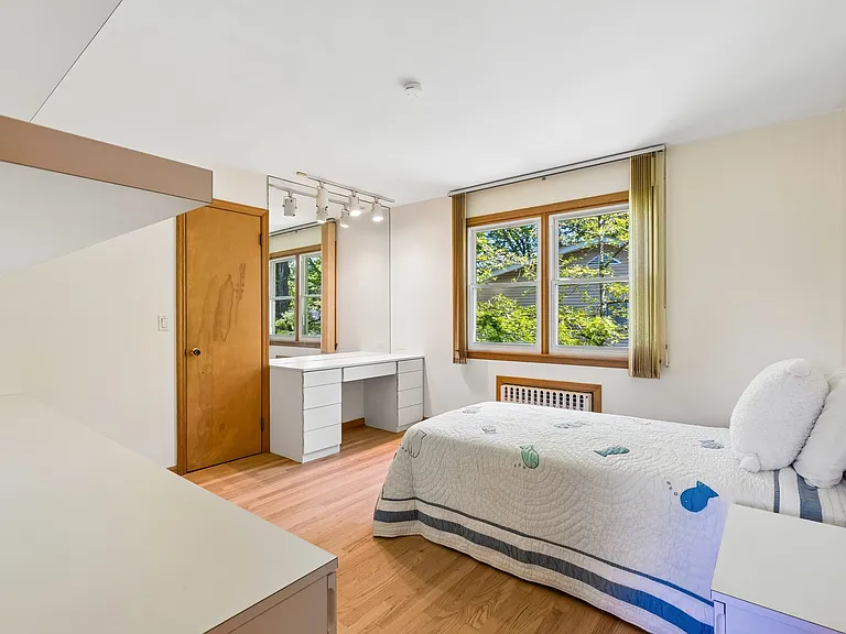 186 W Northfield Rd — Photo 18