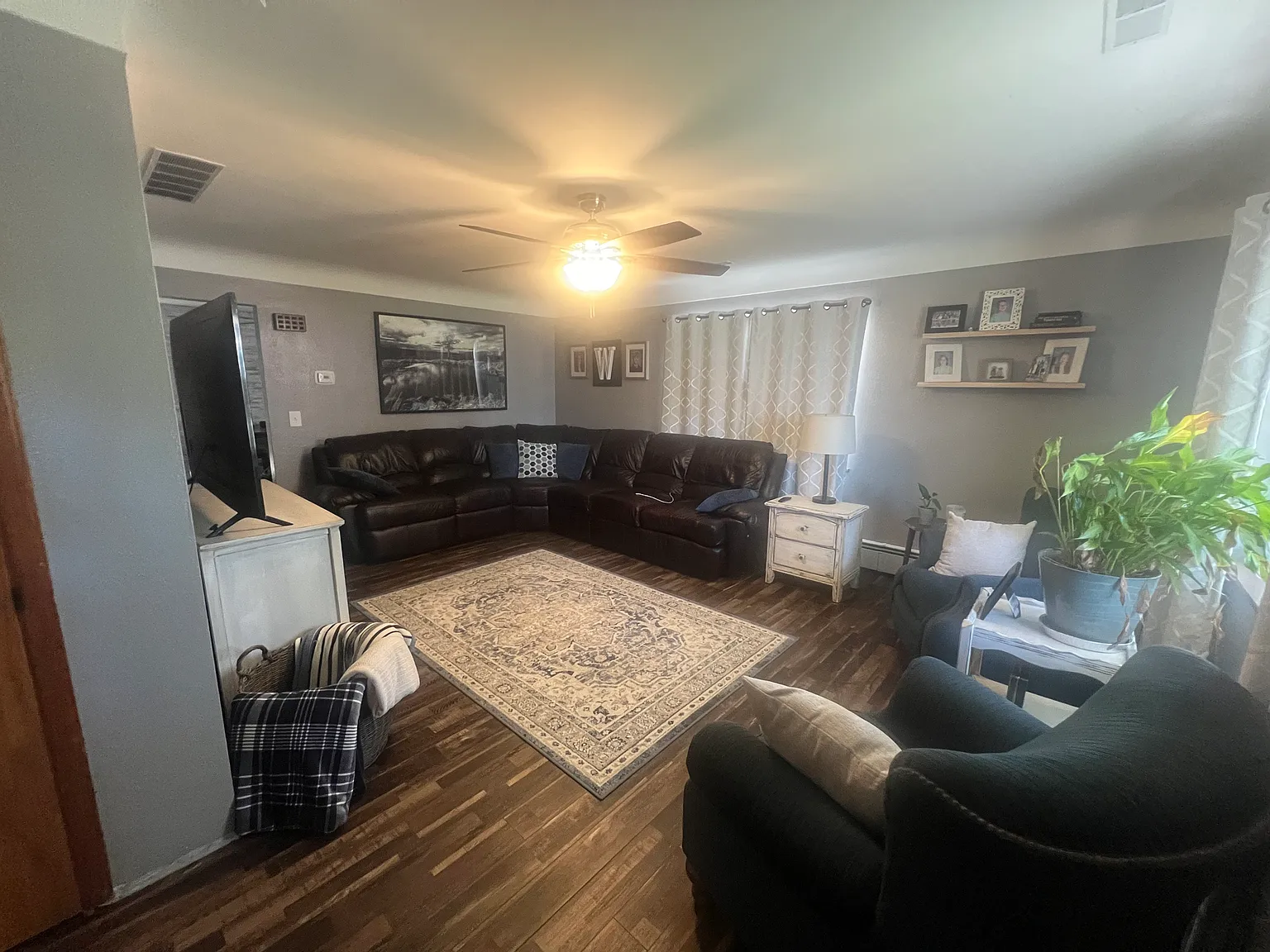 3 bed, 1070 sqft, $1,350 — Photo 2