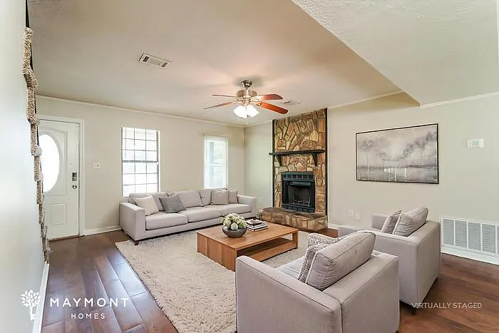 1911 Neptune Dr — Photo 7