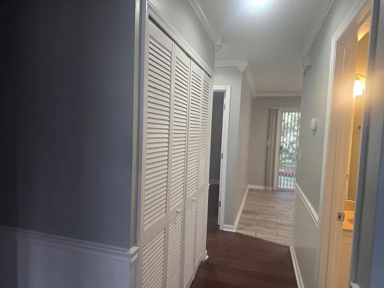 702 Westbrook Ct — Photo 3