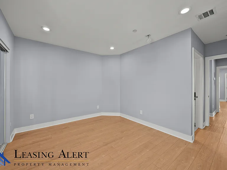 1957 1/2 Vista Del Mar Ave — Photo 15
