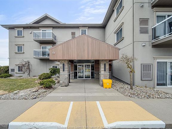 3rd image of 44 Robson Rd #216