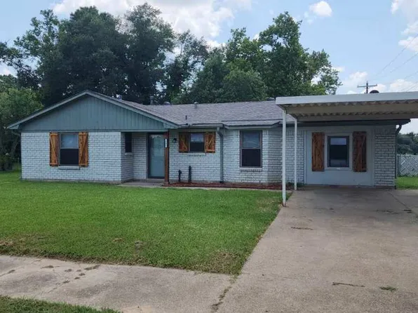 1602 Cedar St W, Hearne, TX 77859