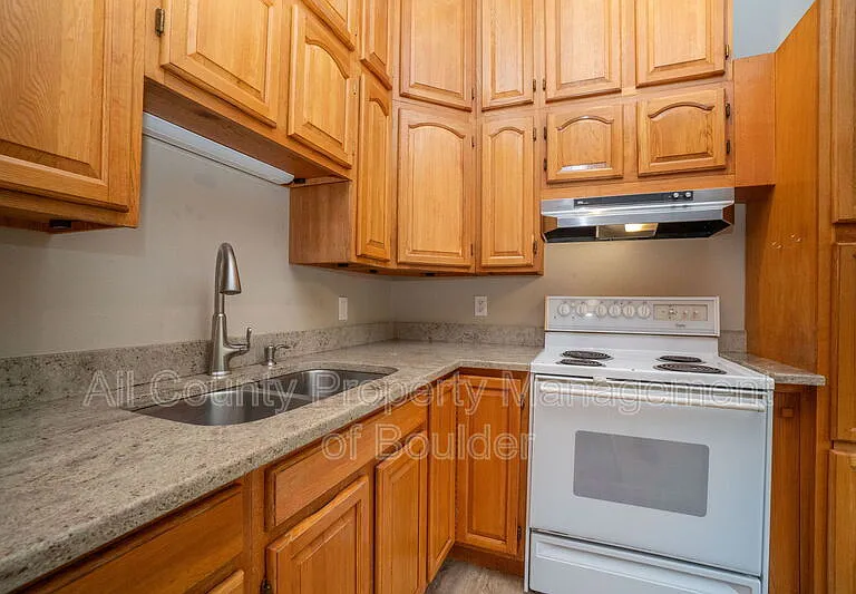 1045 Toedtli Dr — Photo 10