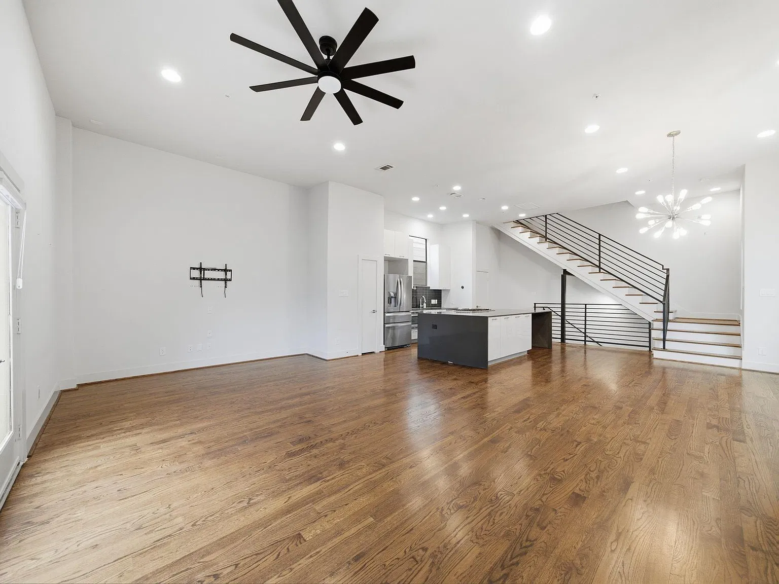 3 bed, 5.0 bath, 2529 sqft, $3,600 — Photo 3