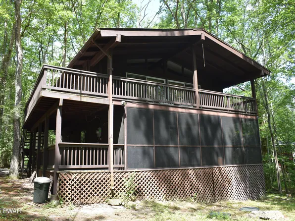 131 Basswood Dr, Lords Valley, PA 18428