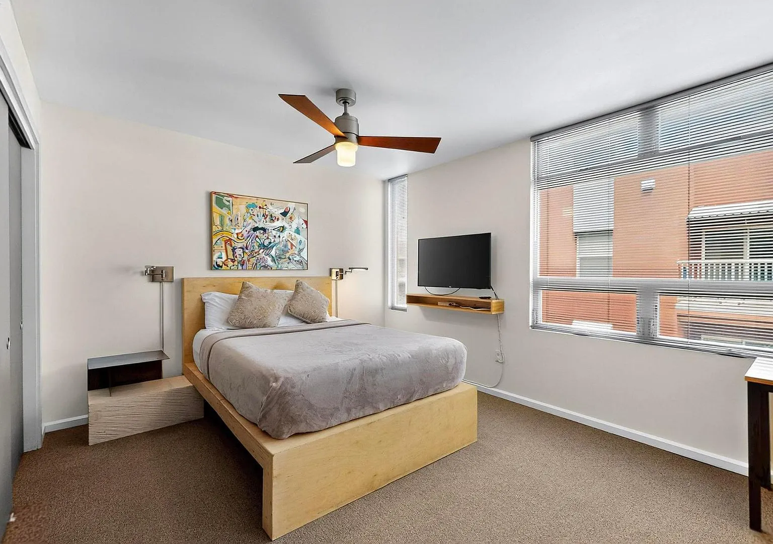 1 bed, 1.5 bath, 1033 sqft, $1,800 — Photo 2