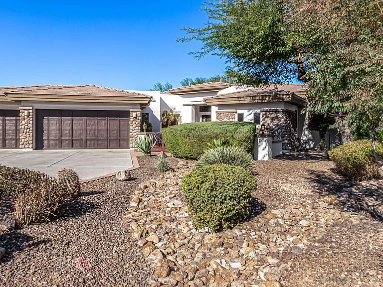 9246 W Molly Ln — Photo 2