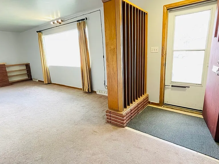 536 Northmount Dr NW — Photo 3