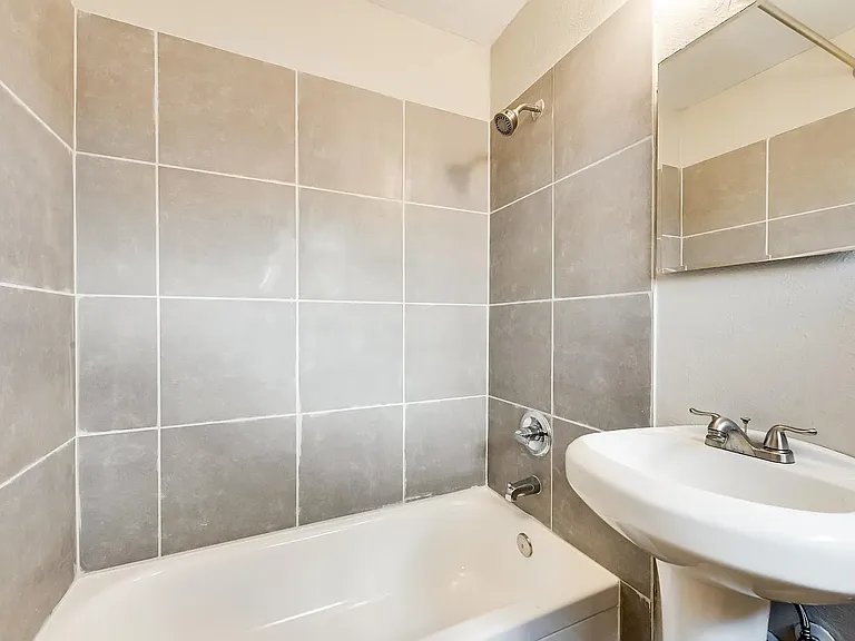 7102 Glenview Dr #204 — Photo 4