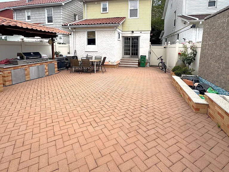 80-20 Margaret Pl #1G — Photo 5