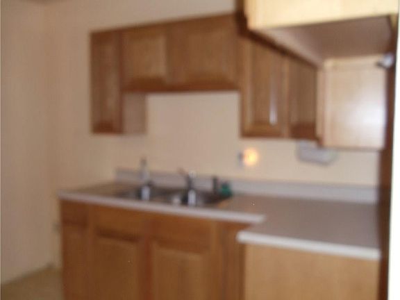 3rd image of 927 W Court St