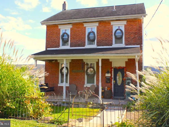 820 E Grand Ave, Tower City, PA 17980