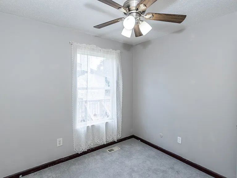 91 Elk Run Dr — Photo 16