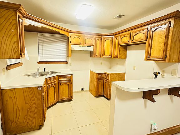 3rd image of 5917 Cadereyta St