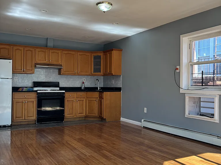 277 Fountain Ave #3 — Photo 2