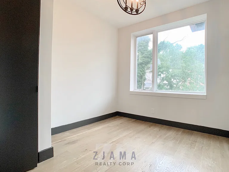 242 Hawthorne St #3F — Photo 3