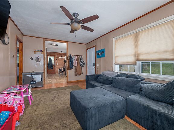4th image of 150 Christie Cir
