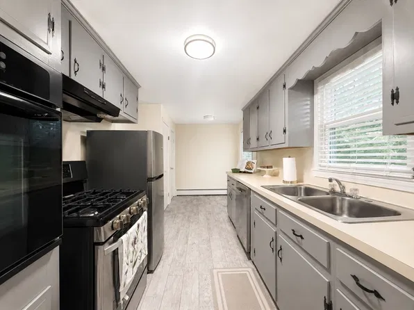30 Springdale Rd, Dracut, MA 01826