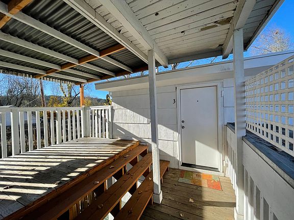 Private entrance with nice deck area